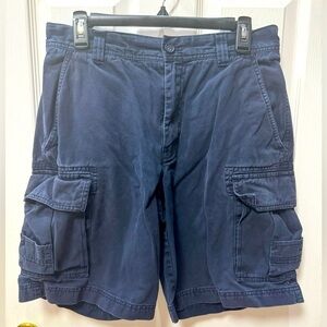 Men’s navy Izod cargo shorts size 32